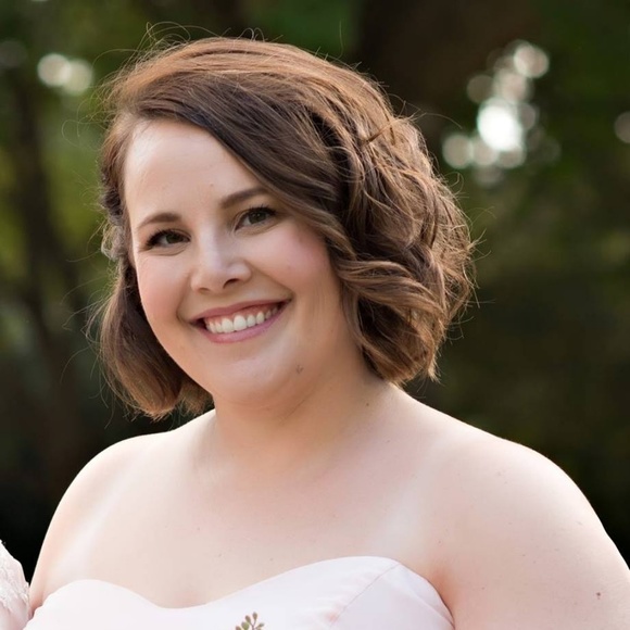 Meet your Posher, Elizabeth - Picture 2 of 5